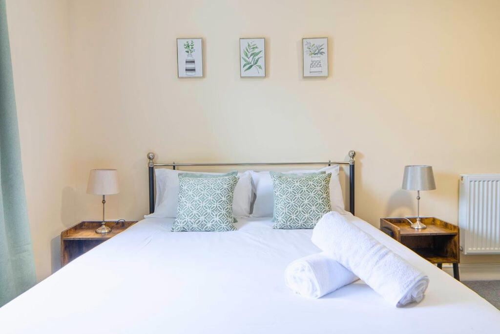 Alford  The Windmill Hotel מראה חיצוני תמונה