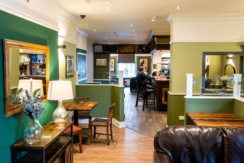 Alford  The Windmill Hotel מראה חיצוני תמונה