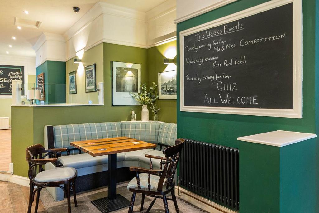 Alford  The Windmill Hotel מראה חיצוני תמונה